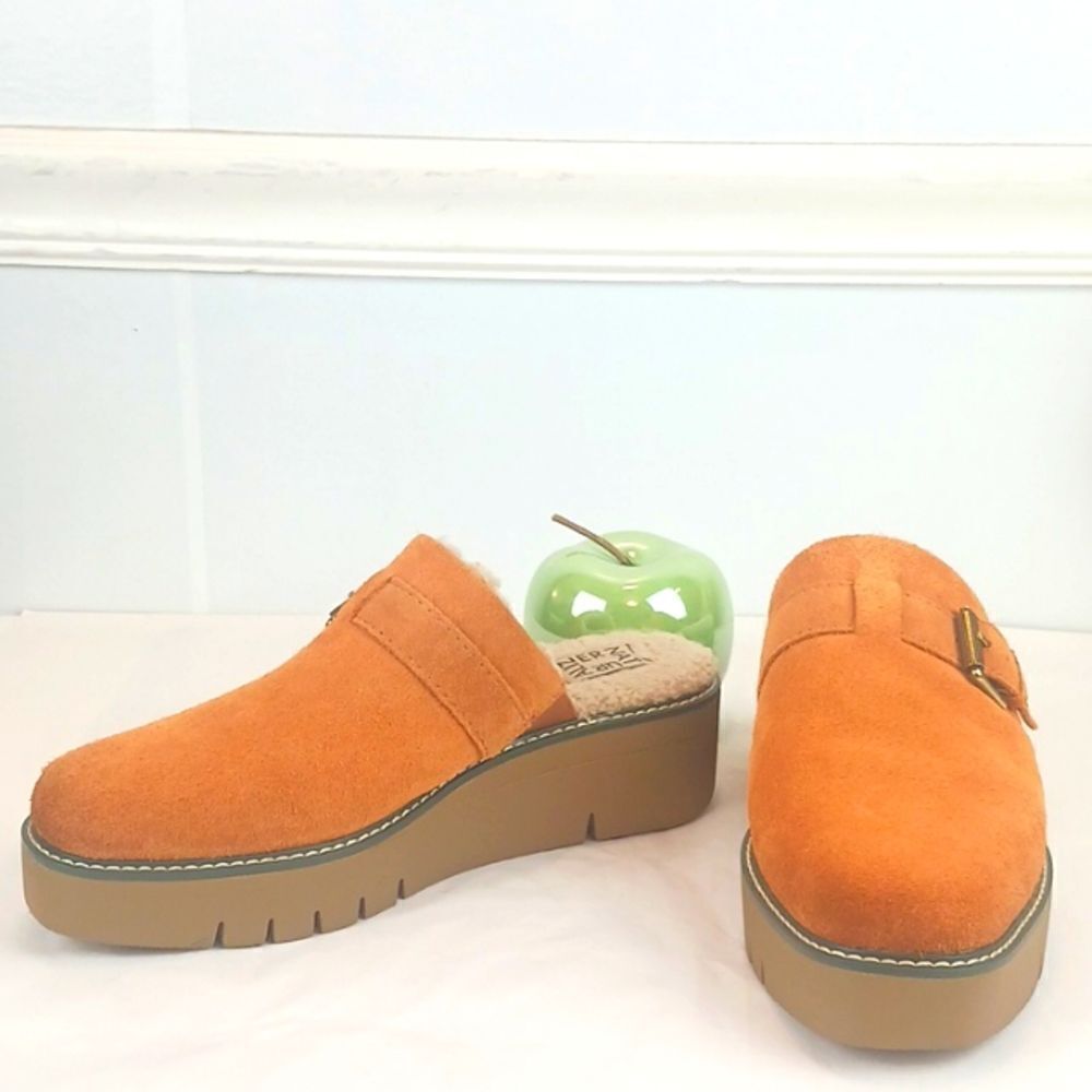 Naturalizer Wayne suede slip on wedge platform mule/clogs in golden maple 8.5M